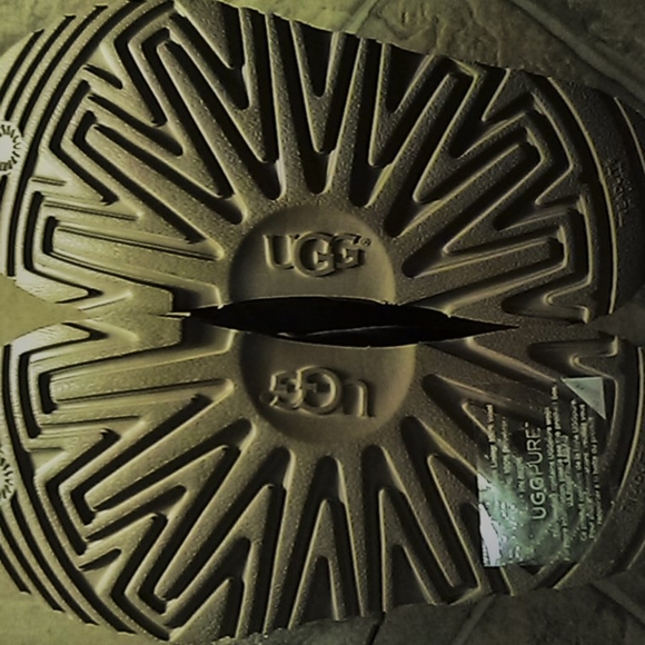 UGGs - Picture 3 of 7